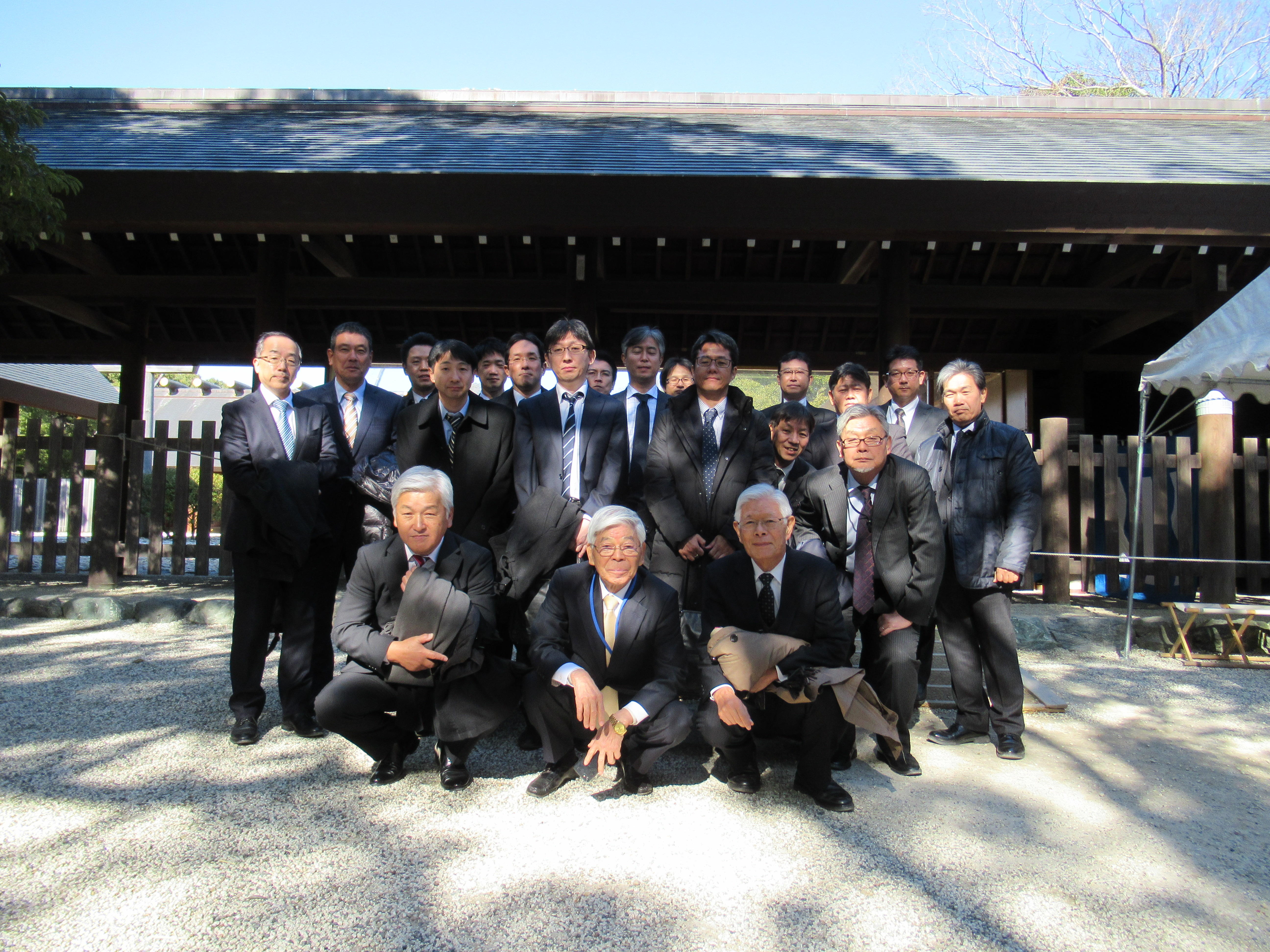 熱田神宮にて会社の繁栄と社員の安全祈願